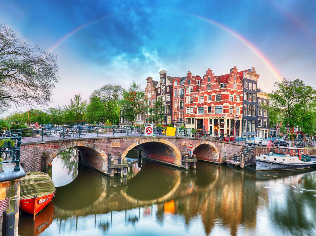Regenboog boven Amsterdam